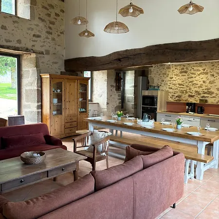 Casa de Férias Les Belles Pierres, Longere De Charme Et Authentique Vue Campagne, 3 Min Puy Dufou Saint-Malo-du-Bois