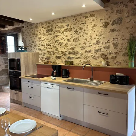 Casa de Férias Les Belles Pierres, Longere De Charme Et Authentique Vue Campagne, 3 Min Puy Dufou Saint-Malo-du-Bois